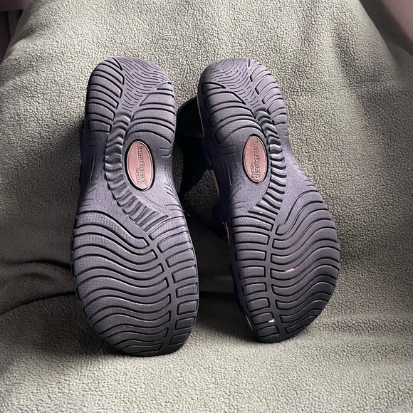 Earth Origin sandals - Picture 3 of 4